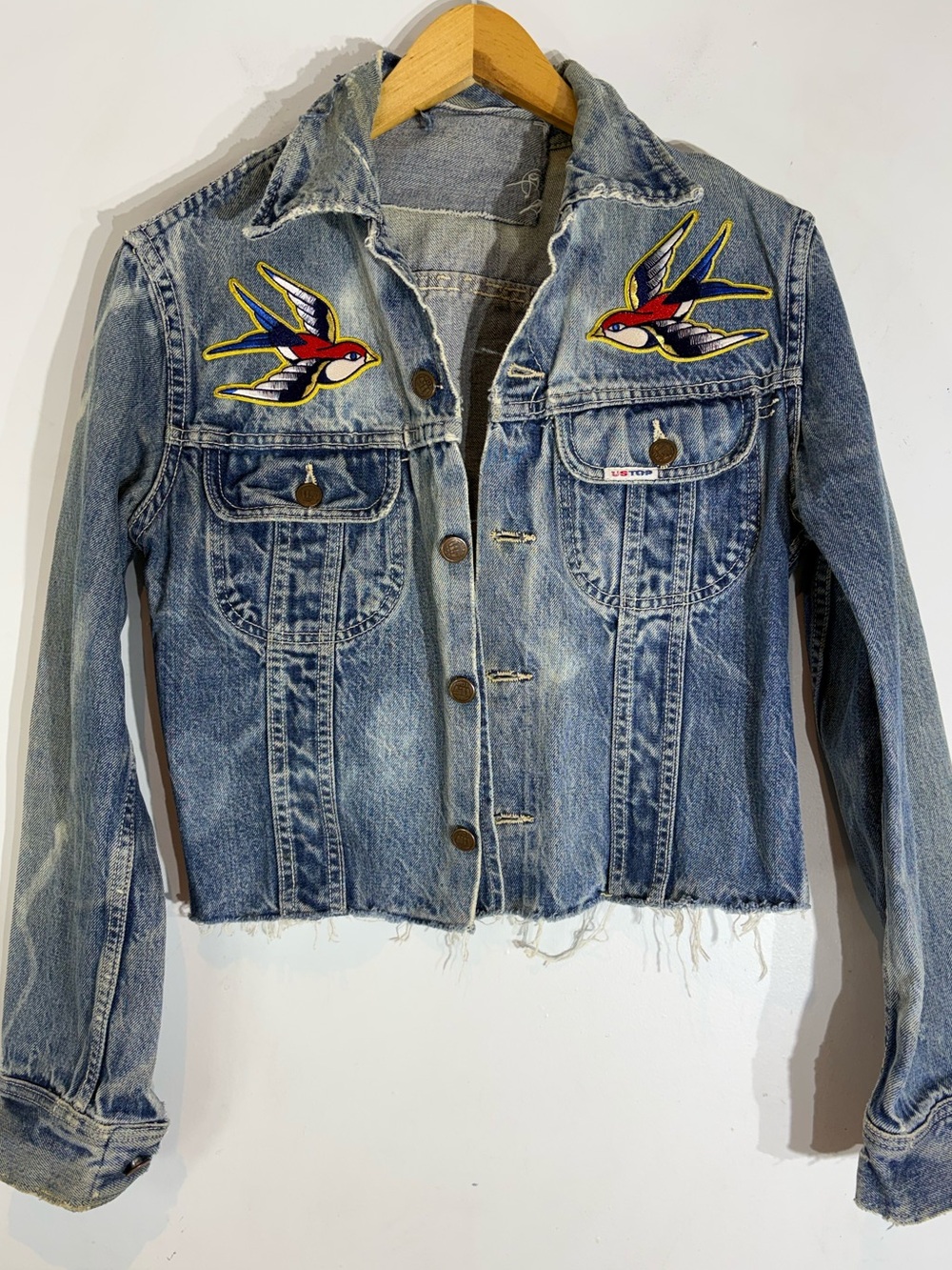 Vintage US Top Distressed Crop Denim Jacket Swallow Patches Small